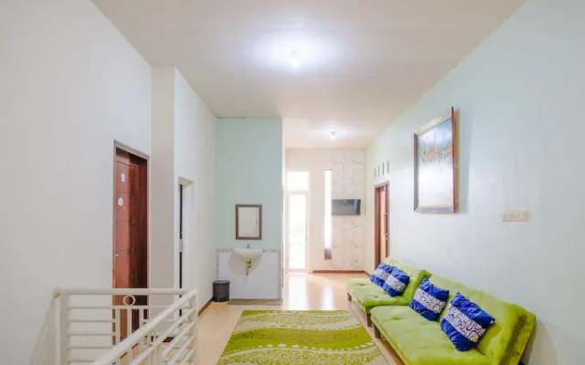 Tiara Family Residence by OYO Rooms