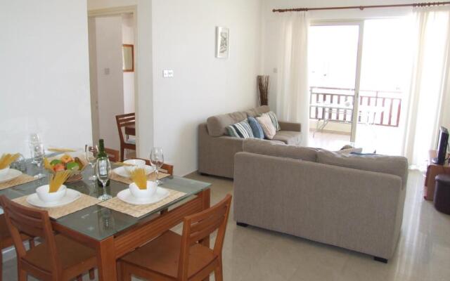 2 bedroom apartment E8 located pool level, sea view, FREE WIFI