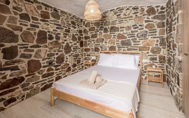 Salty Caves Apartments Milos