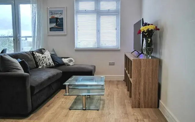 Seaside Apartment in the Heart of East Wittering Village