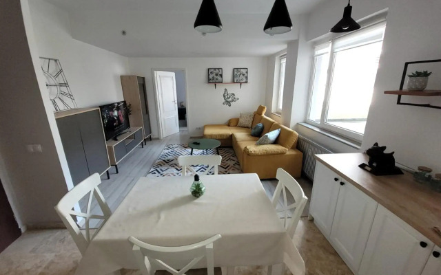 Lovely Apartment Near City Center (w/ Parking)