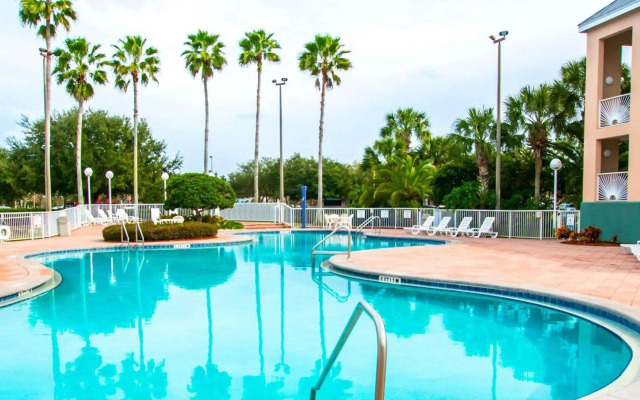Clarion Suites Maingate