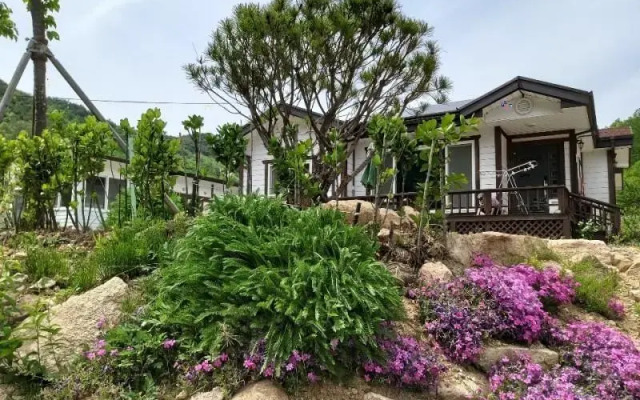 Sangjoo munjangdae healing house