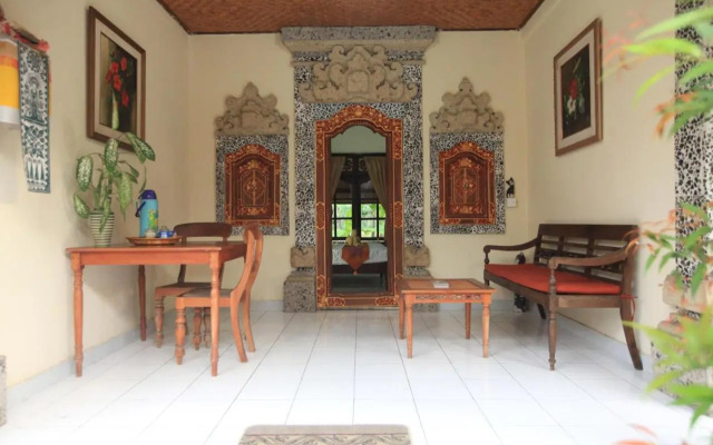 Liang House and Hostel