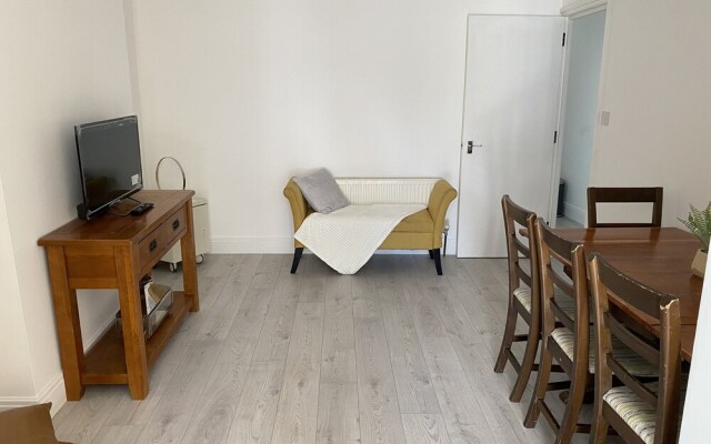 Modern Apartment in Nice Area in South London