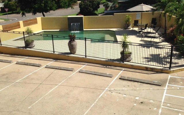 Summit Motel