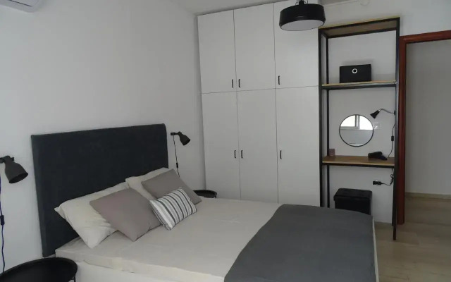 Zeus Bright & New Apartment - 25' walk to the Acropolis