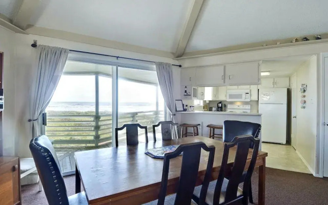 Beachfront Feel BFF 5 Br home by RedAwning