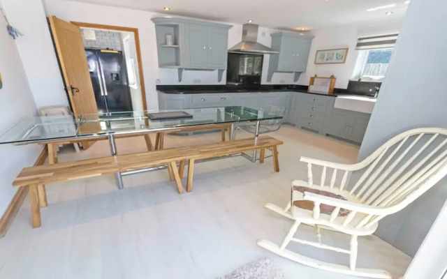 Shippenrill Croyde 6 Bedrooms, Sleeps 14, Hot Tub