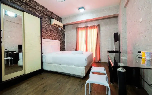 Studio Room at Sunter Park View Apartment By Travelio