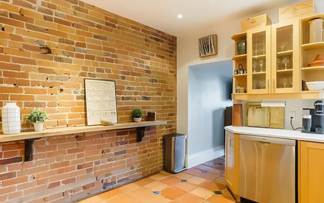 Charming Family House 3 Bdr with Balcony