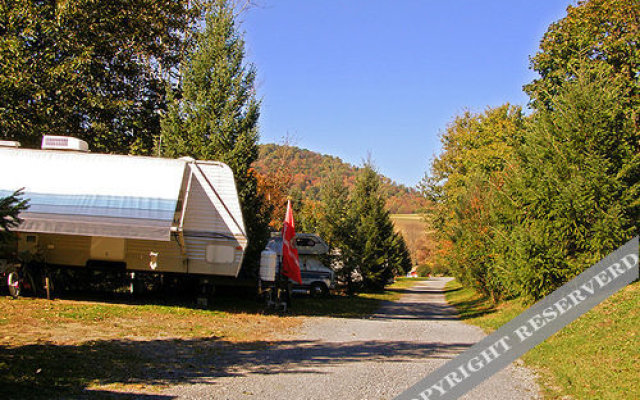 Robin Hill RV Resort & Campground - Caravan Park