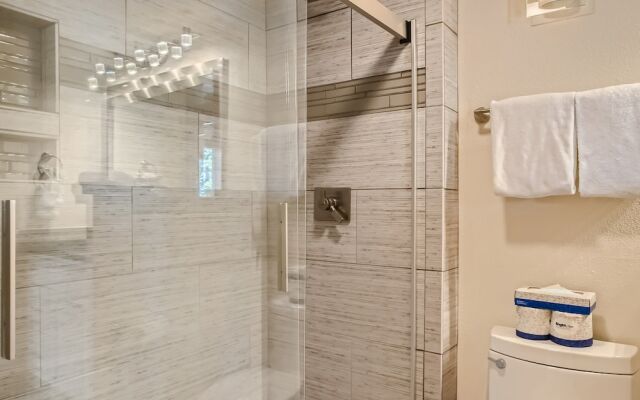 2084 The Pines 3 Bedroom Condo by RedAwning