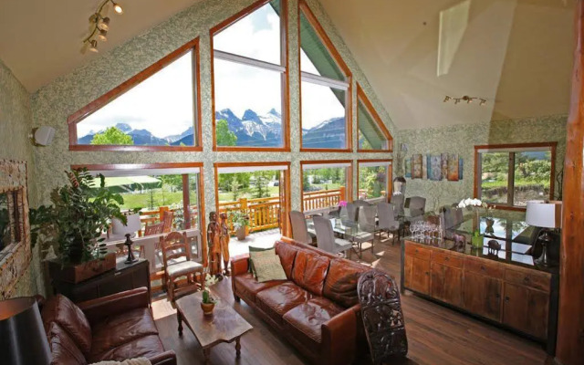 A Bear and Bison Inn