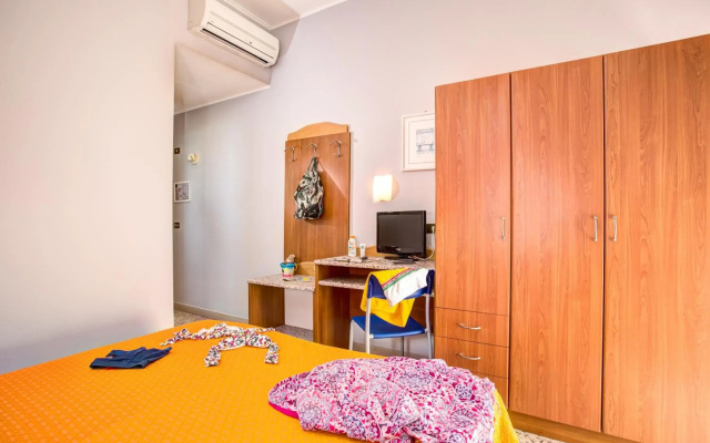 Hotel Tritone