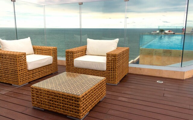 Moderno Edificio Sobre la Playa - Luxury