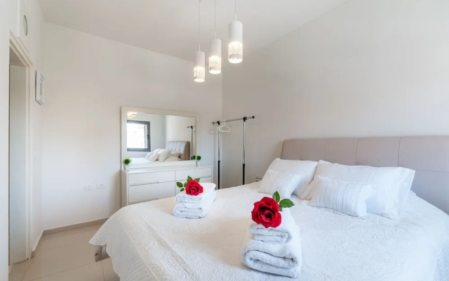 Best Location New Apt Full Amenities