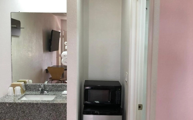 Motel 6 Clute, TX
