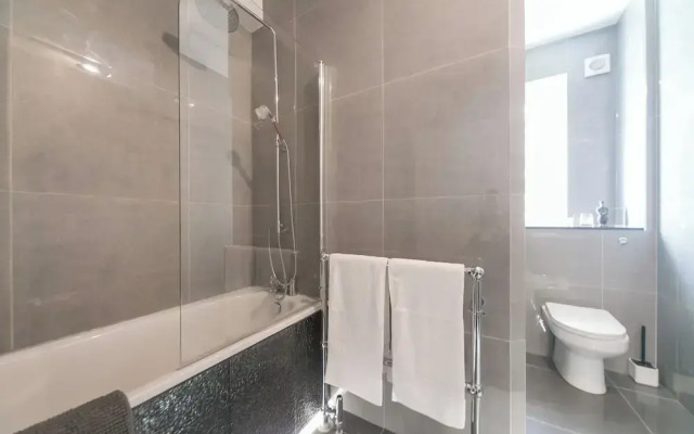 Beautifully Presented Centrally Located Studio apt