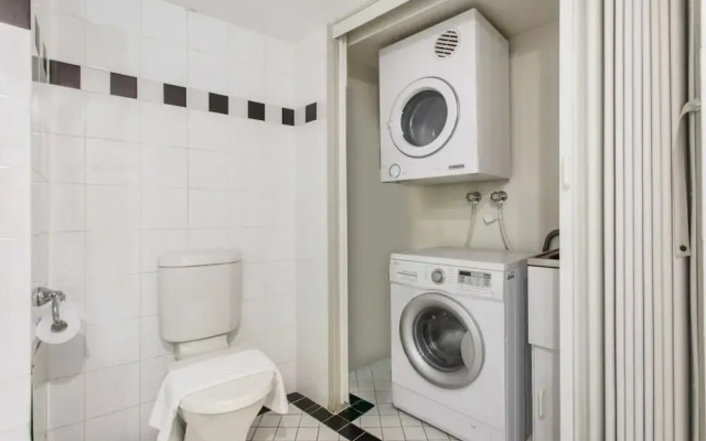 2-bed Unit With Balcony, BBQ & Stunning Lake Views