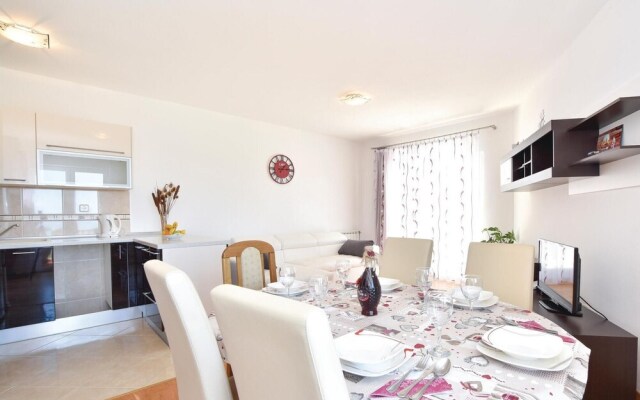 Amazing Home in Podstrana With Wifi and 3 Bedrooms