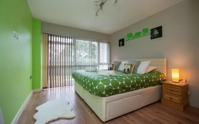 Fairwinds in Poole With 2 Bedrooms and 1 Bathrooms