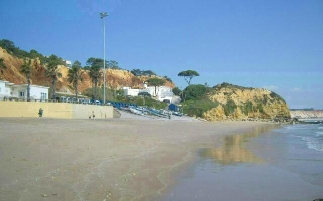 Albufeira 2 Bedroom Apartment 5 Min. From Falesia Beach and Close to Center! H