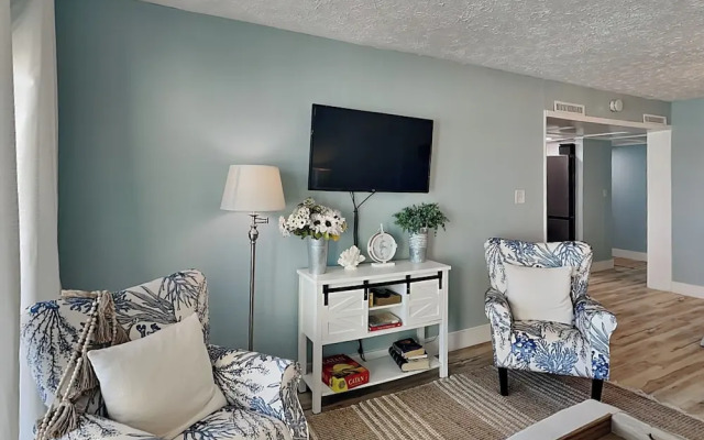 Sugar Beach #C27 - Going Panama