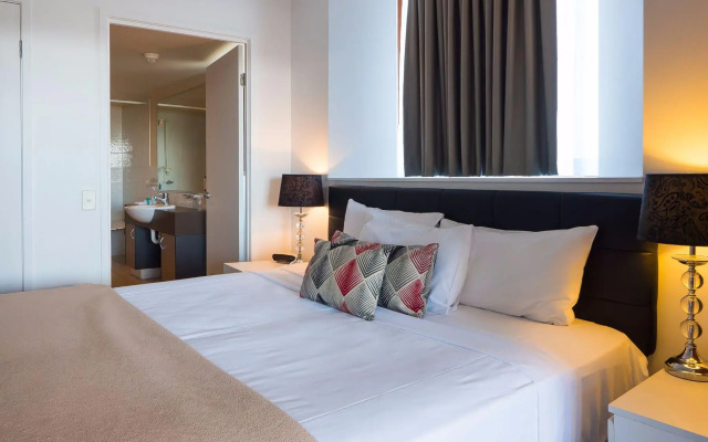 Broadbeach Savannah Hotel & Resort