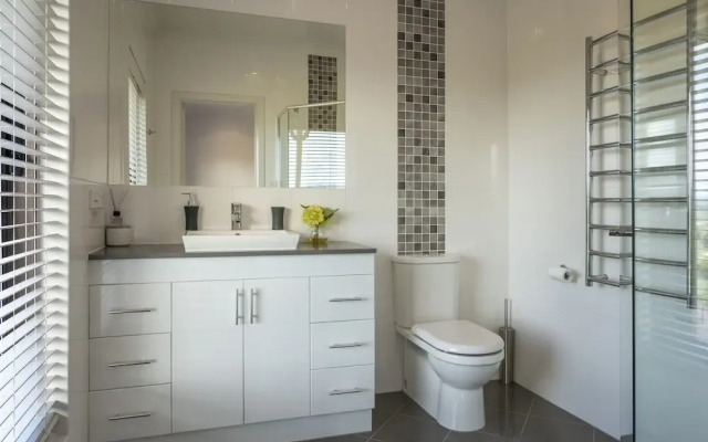 131 Your Vineyard Home in the heart of the Vale