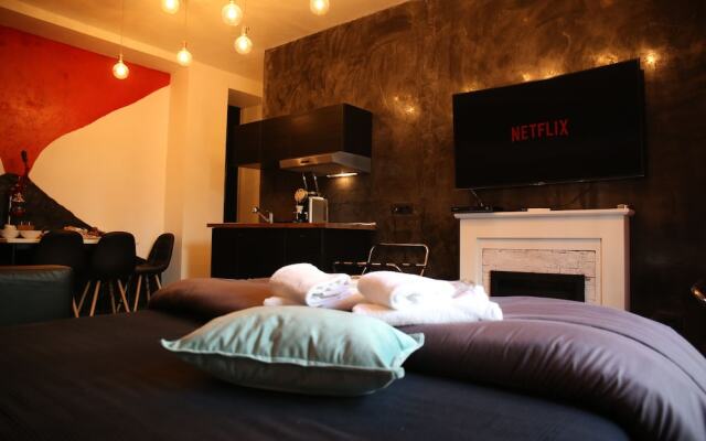 Black Vulcano Suites&Studios