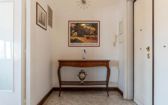 Roomy and Bright Apartment with Terrace