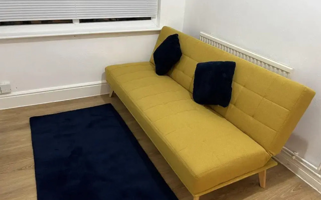 Leicester Aprt-sleeps3-db-tv-wifi