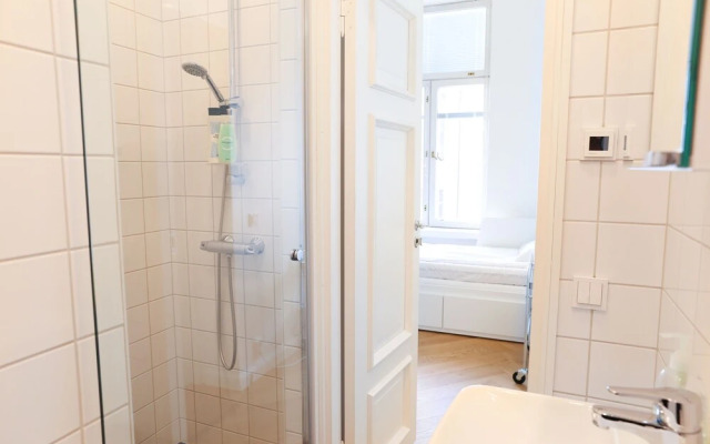 WeHost Pieni Roobertinkatu Small 13