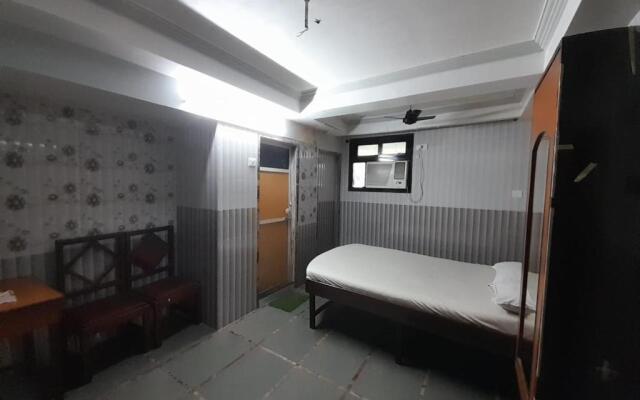 Hotel Aaiye Lodging & Boarding By WB Inn