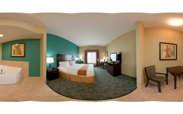 Holiday Inn Express & Suites Salem by IHG
