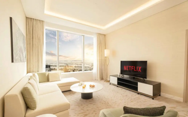 LUX Iconic Views at The Palm Tower 7