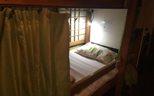 ZAMAMIA International Guesthouse - Hostel