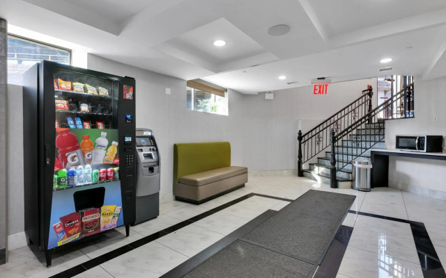 Hotel Mint JFK Airport