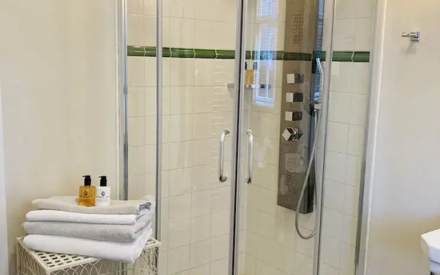 The Waves: Yorkshire Coast B&B