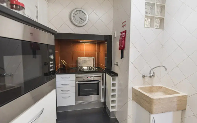 Santa Justa Elevator by Rentestate