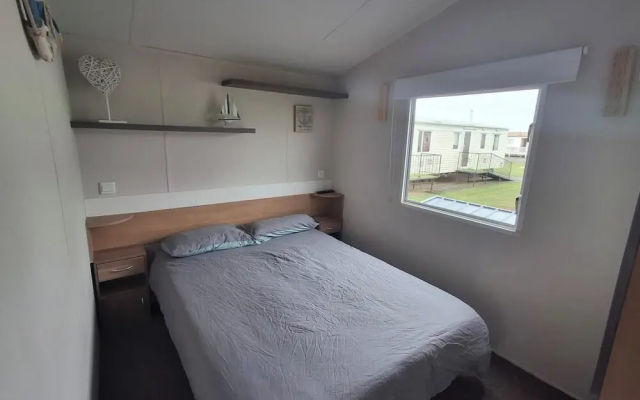 Meadow View 3-bed Caravan - Sleeps 8 - Petfriendly