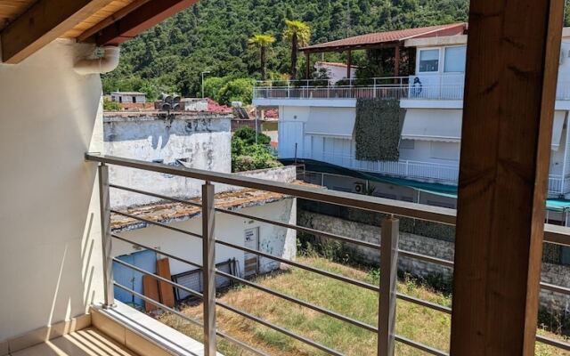 Samaras Apartments in Kamena Vourla
