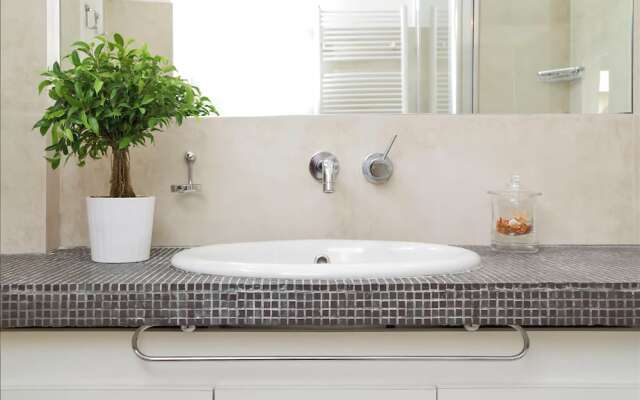 Bright one bedroom Halldis apartment close to St Peter’s square.