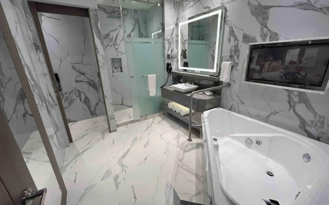 Safi Royal Luxury Metropolitan