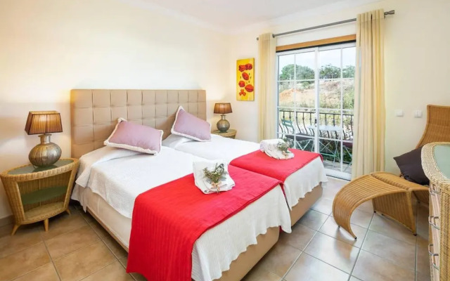 Stylish 2BR Apartment With Pool, Parking & Wifi
