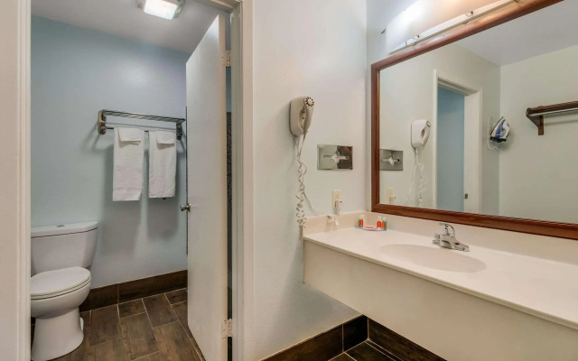 Econo Lodge Inn & Suites Fulton - Rockport