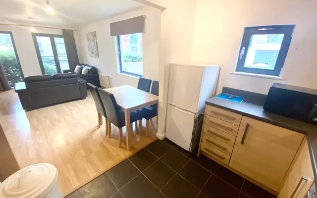 Sea Breeze Retreat in Swansea