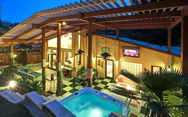 Skyhill Oasis W/ Hot Tub Walk To Universal 4 Bedroom Home