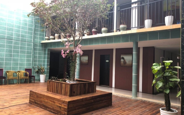 Xiandai Huayuan Hotel